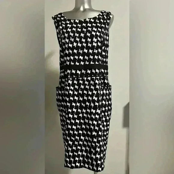 $10 💟Petite Sleeveless Lined Dress - Picture 2 of 13